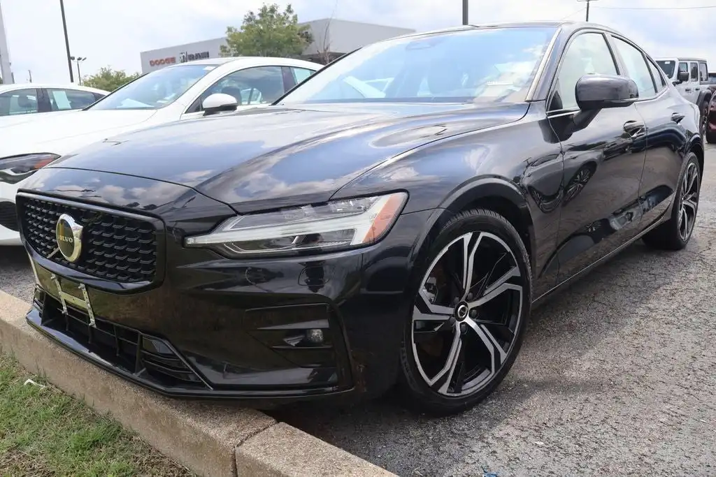 2024 Volvo S60 B5 Core Dark Theme AWD's photo