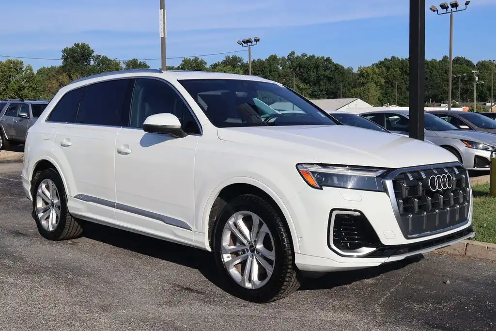 2025 Audi Q7 55 Premium Plus quattro Tiptronic's photo