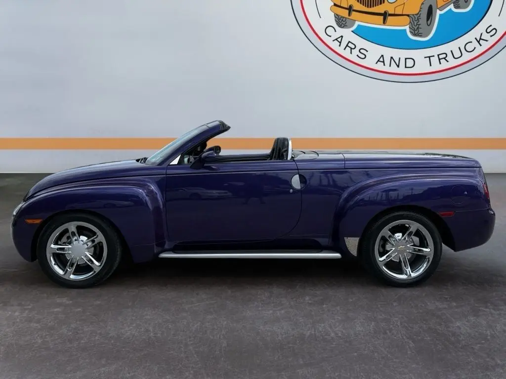 2004 Chevrolet SSR LS photo 3