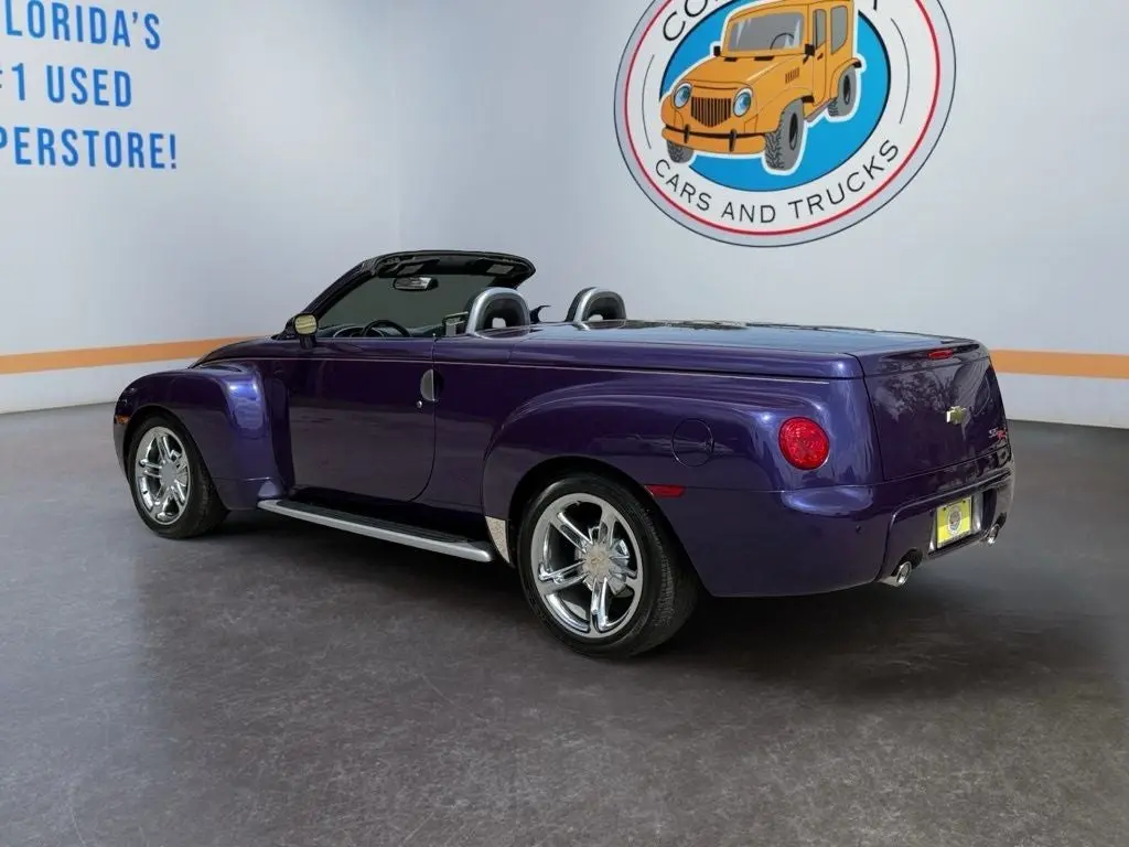 2004 Chevrolet SSR LS photo 4