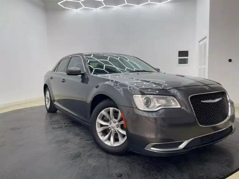 2016 Chrysler 300 Limited's photo