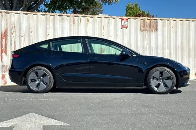 2023 Tesla Model 3 Long Range photo 3