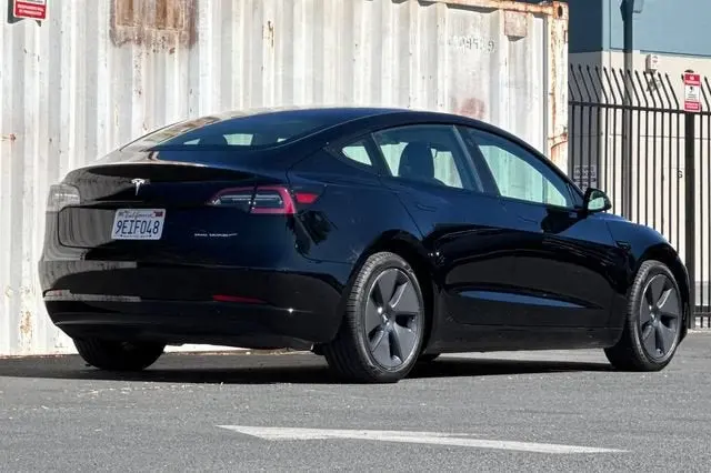 2023 Tesla Model 3 Long Range photo 4