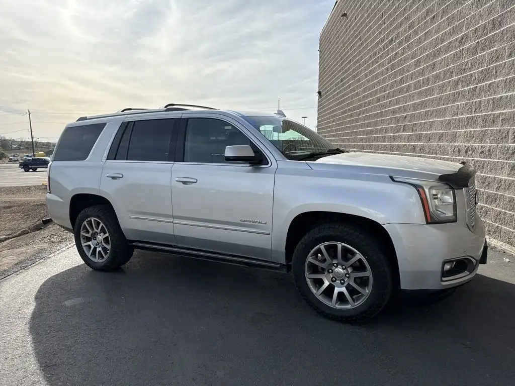 2015 GMC Yukon 4WD Denali's photo