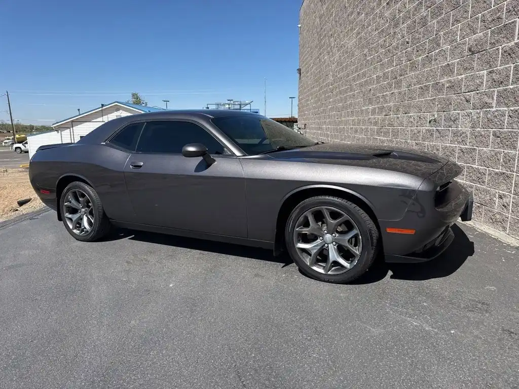2016 Dodge Challenger SXT's photo