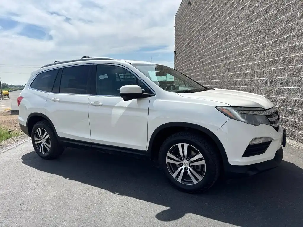 2017 Honda Pilot 4WD EX-L w/RES's photo