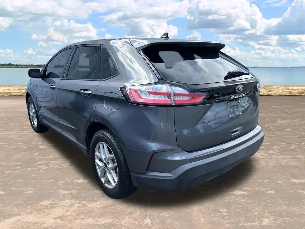 2021 Ford Edge SE photo 4