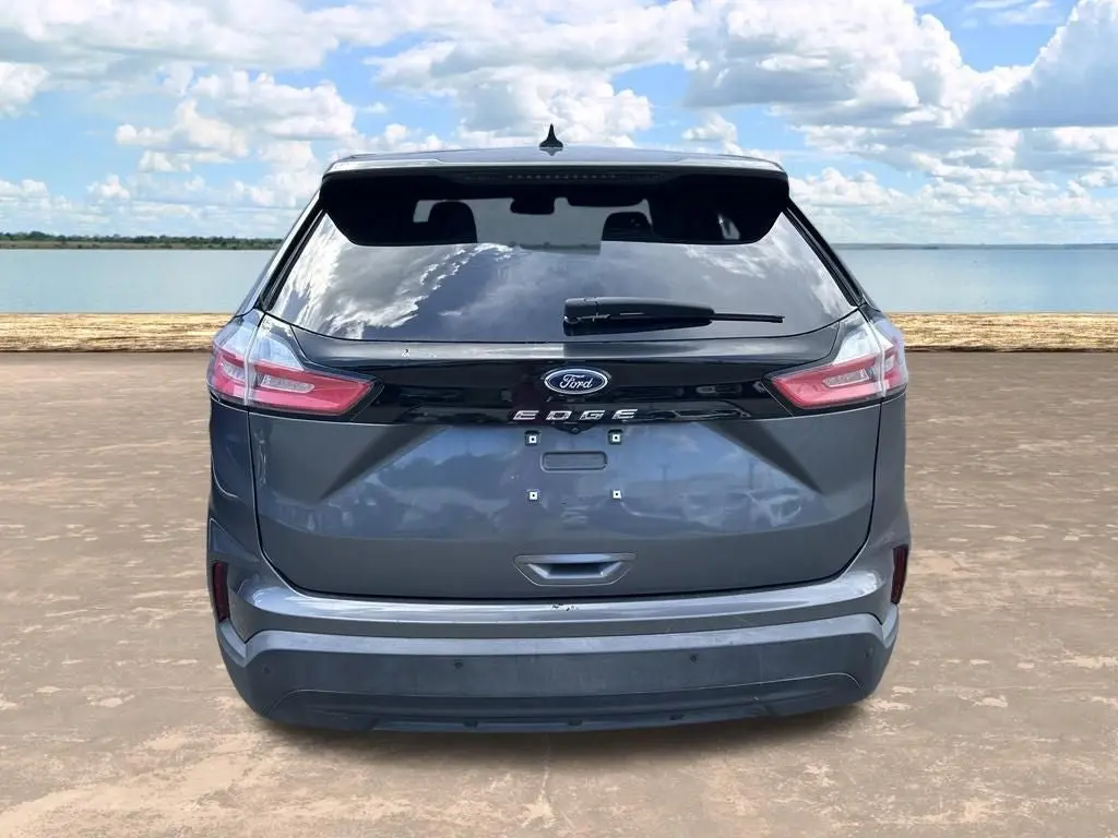 2021 Ford Edge SE photo 5
