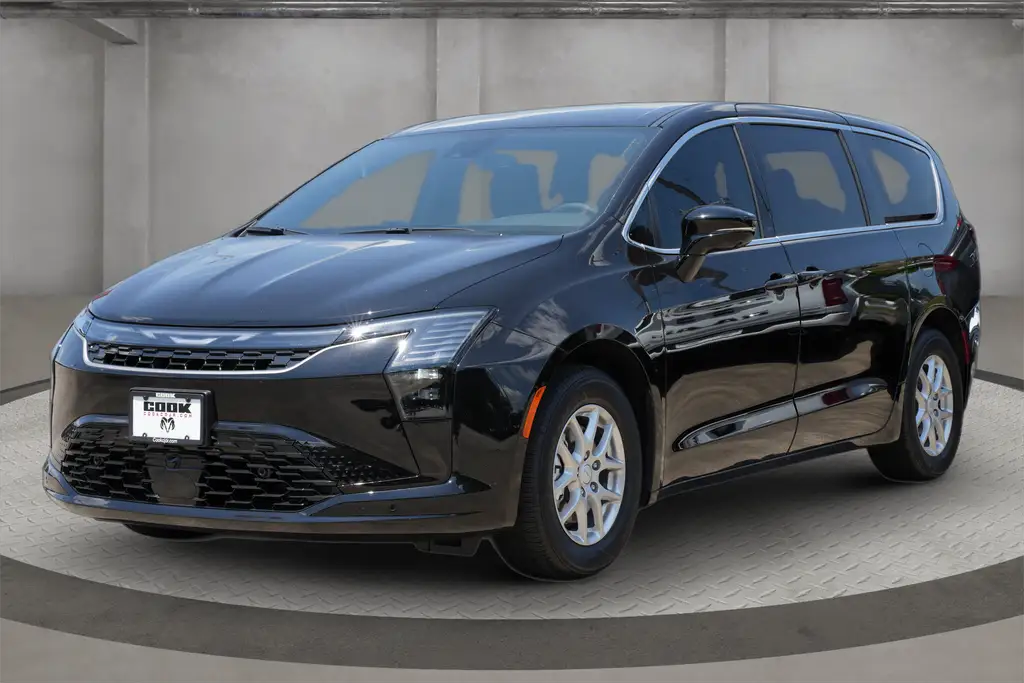 2027 Chrysler Pacifica Select photo 1