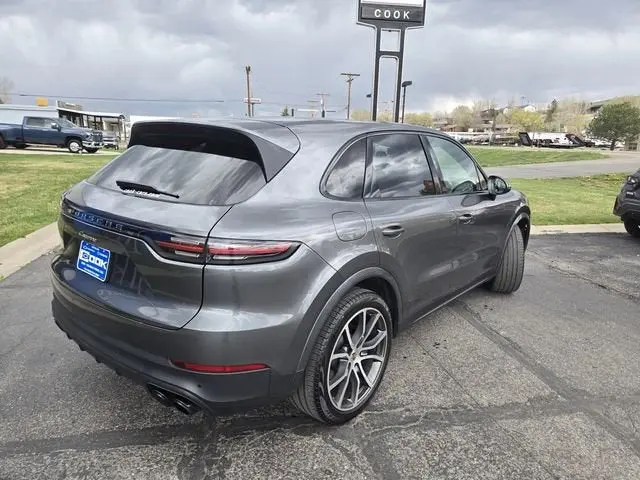 2020 Porsche Cayenne Base photo 3