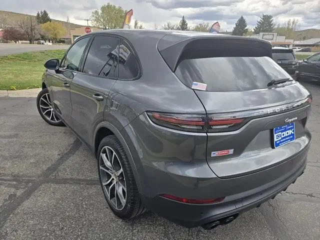 2020 Porsche Cayenne Base photo 5