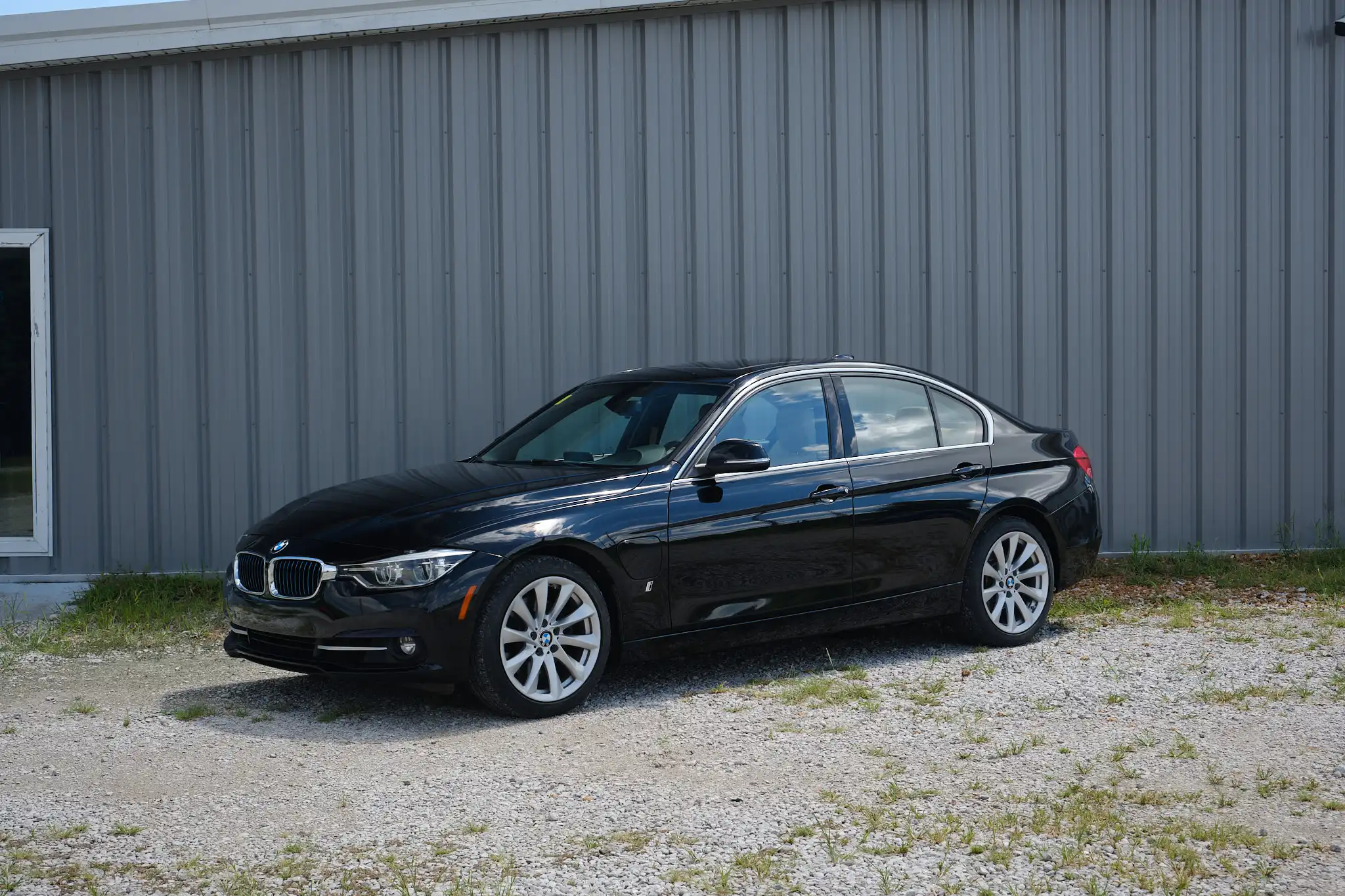 2017 BMW 3 Series 330e iPerformance Sedan's photo