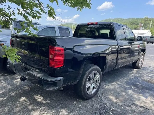 2018 Chevrolet Silverado 1500 Custom Double Cab Std Box photo 3