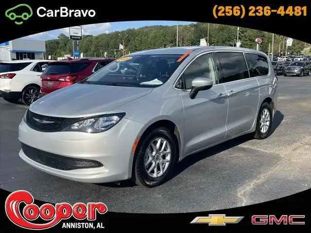 2023 Chrysler Voyager LX's photo