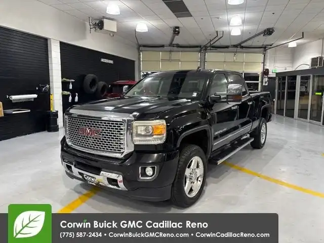2015 GMC Sierra 4WD Crew Cab Short Box's photo