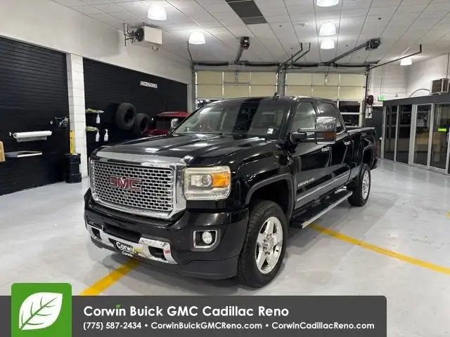 2015 GMC Sierra 4WD Crew Cab Short Box's photo