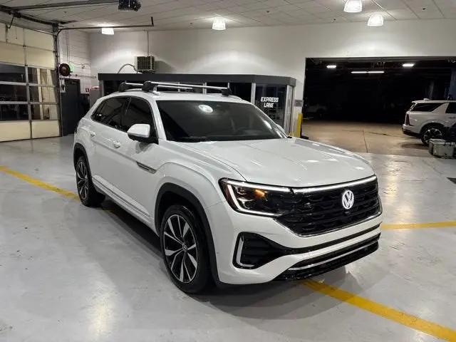 2026 Volkswagen Atlas Cross Sport 2.0T SEL Premium R-Line 4Motion photo 4