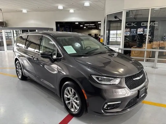 2023 Chrysler Pacifica Touring L AWD photo 4