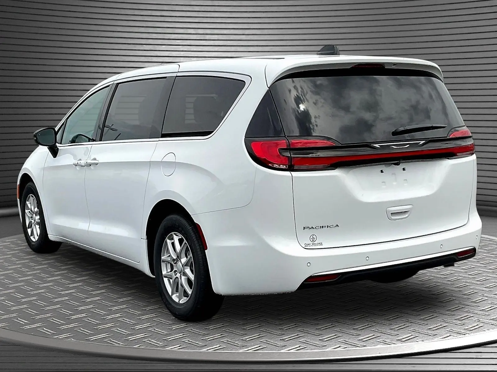 2027 Chrysler Pacifica Select photo 3