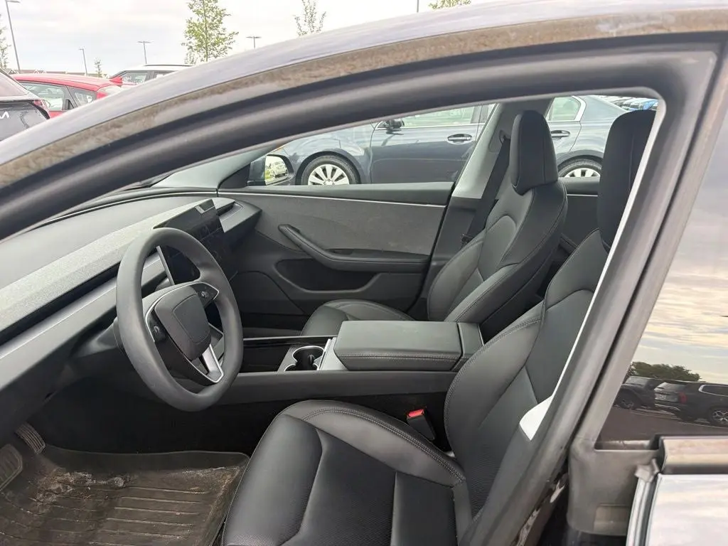 2025 Tesla Model 3 Long Range photo 4
