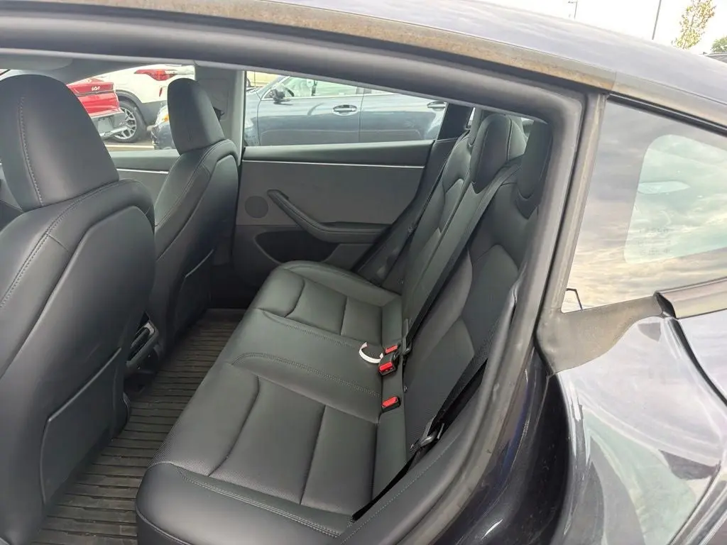 2025 Tesla Model 3 Long Range photo 5