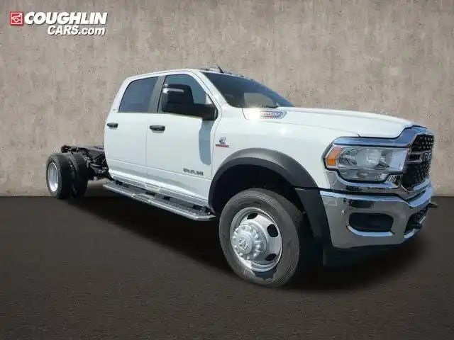 2023 RAM 4500 SLT 4X4 Crew Cab DRW 173" WB's photo