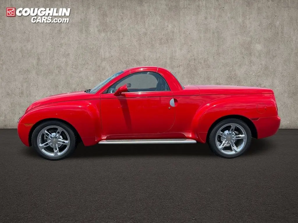 2004 Chevrolet SSR LS photo 5