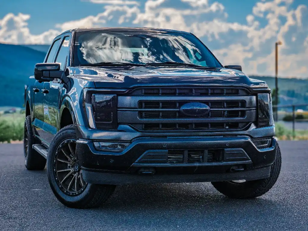 2023 Ford F-150 Lariat 4x4 SuperCrew 145 in's photo