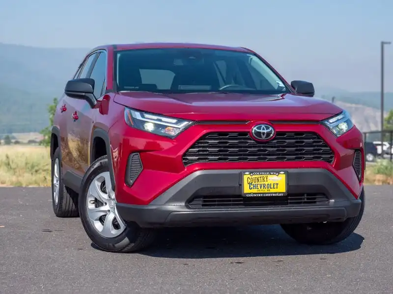 2025 Toyota RAV4 LE AWD's photo