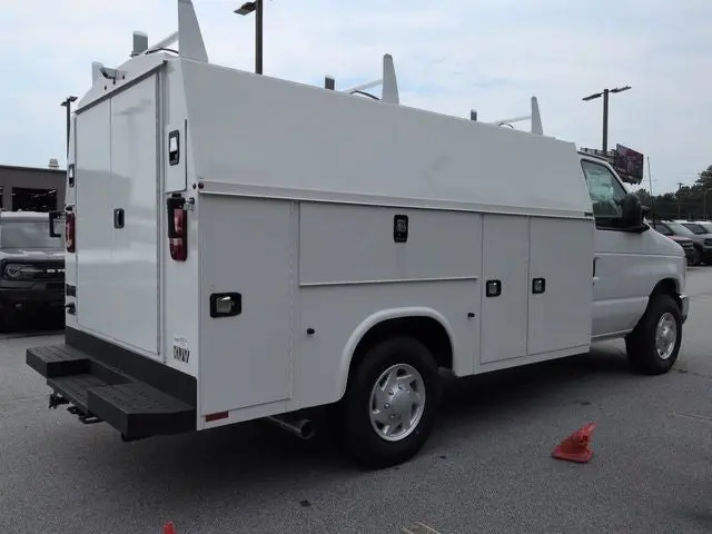 2026 Ford E-Series SRW E-350 Super Duty 138 in WB photo 4
