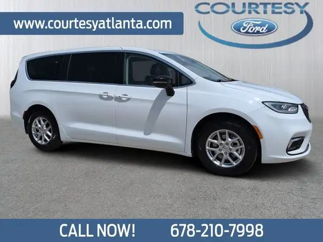 2024 Chrysler Pacifica Touring L's photo