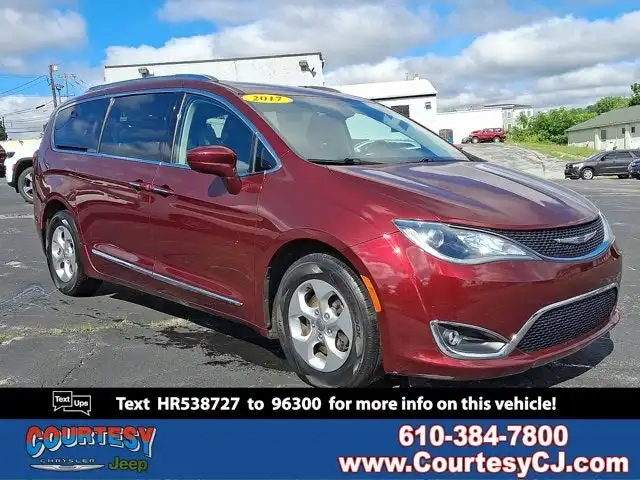 2017 Chrysler Pacifica Touring-L Plus's photo