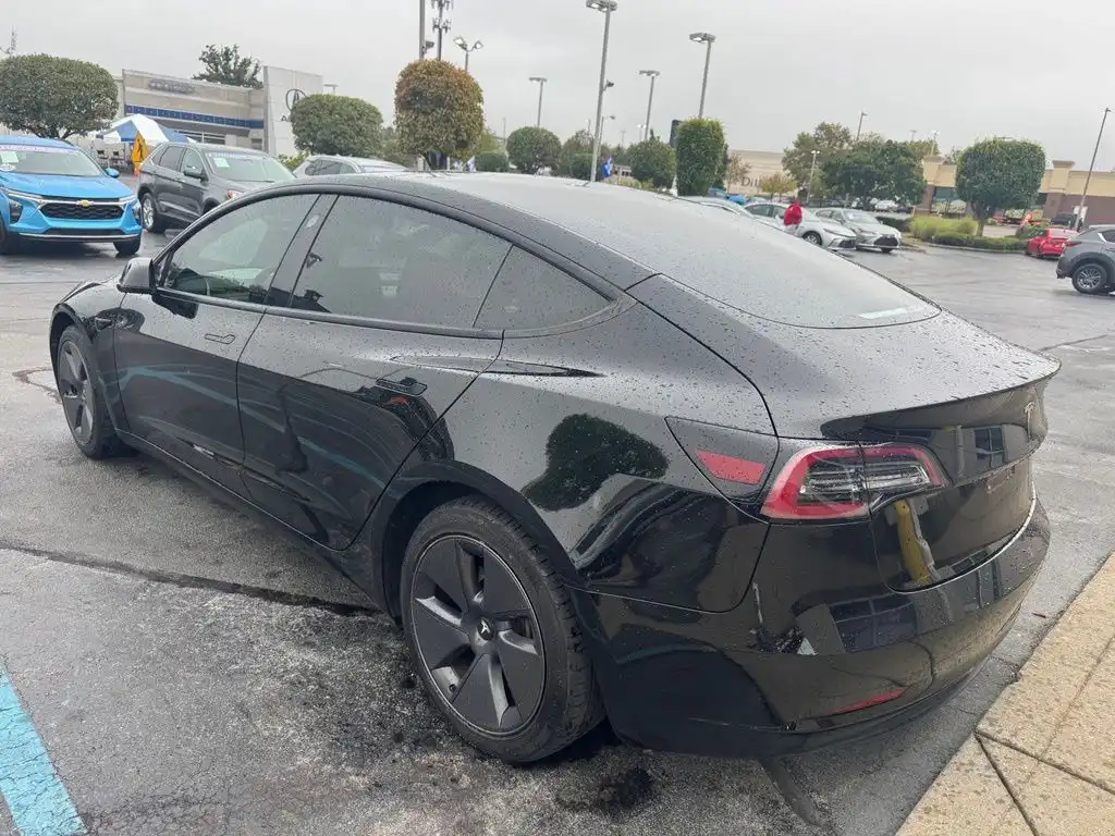 2021 Tesla Model 3 Standard Range Plus's photo