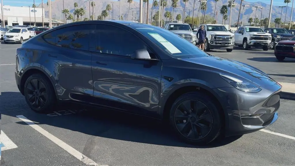 2024 Tesla Model Y Long Range RWD photo 4