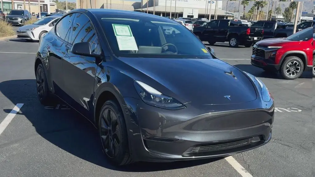 2024 Tesla Model Y Long Range RWD photo 5