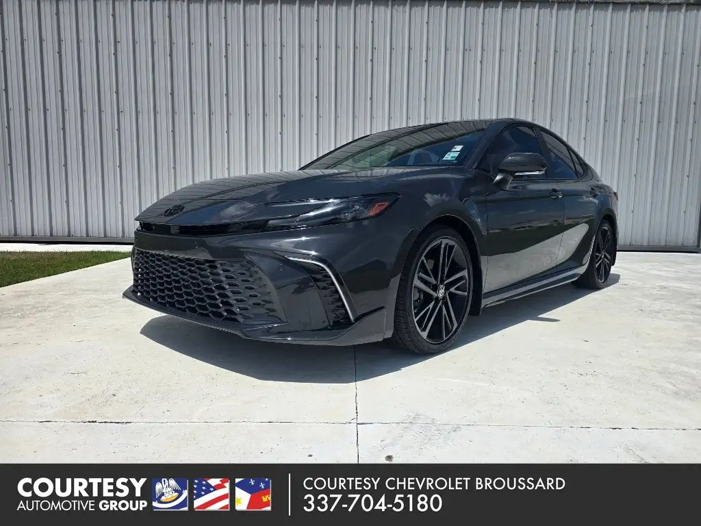 2025 Toyota Camry XSE Hybrid's photo