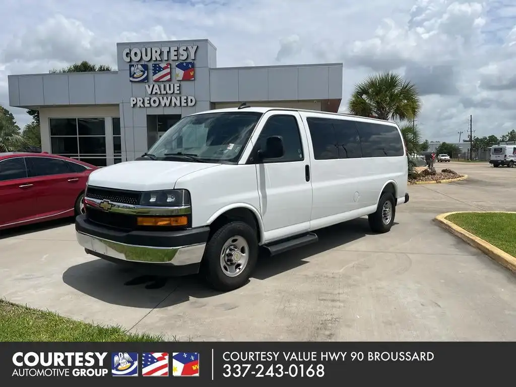 2025 Chevrolet Express 3500 LT Extended's photo