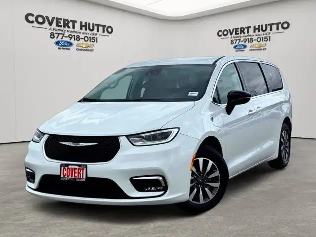 2024 Chrysler Pacifica Hybrid Select PHEV's photo