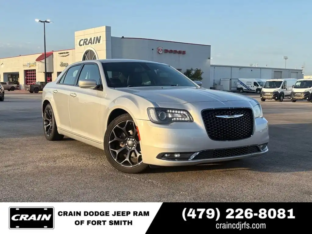 2019 Chrysler 300 S's photo