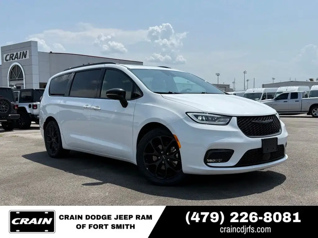 2025 Chrysler Pacifica Limited photo 1