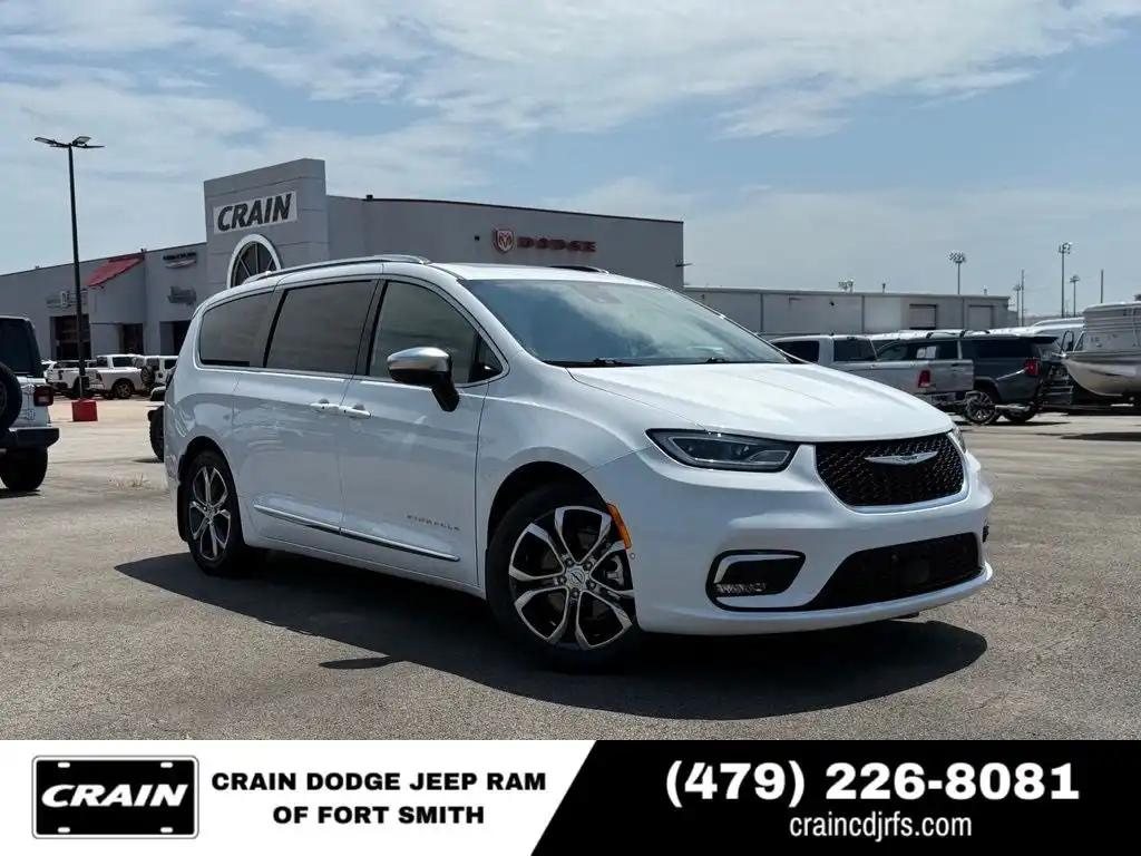 2025 Chrysler Pacifica Pinnacle's photo