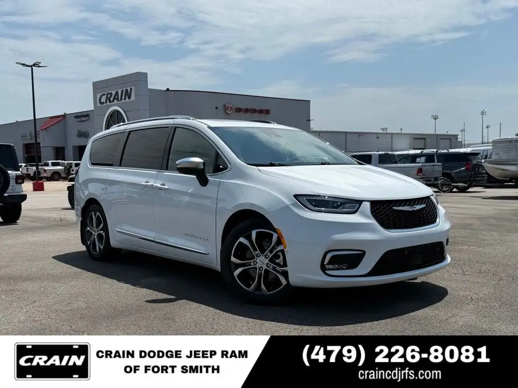 2025 Chrysler Pacifica Pinnacle's photo