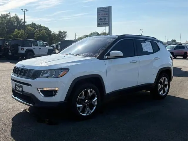 2017 Jeep Compass Limited 4X4 photo 3