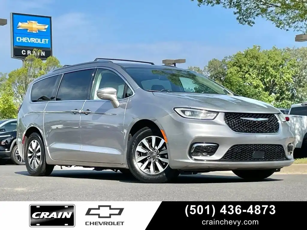 2021 Chrysler Pacifica Hybrid Touring L Hybrid's photo