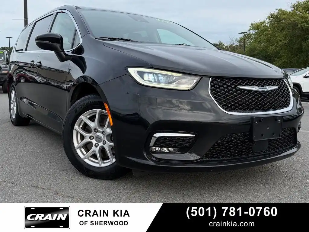 2023 Chrysler Pacifica Touring L's photo
