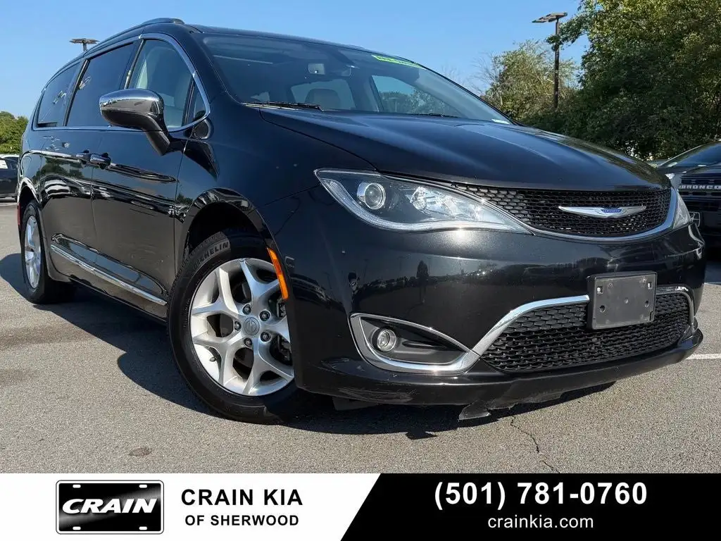 2020 Chrysler Pacifica Limited's photo