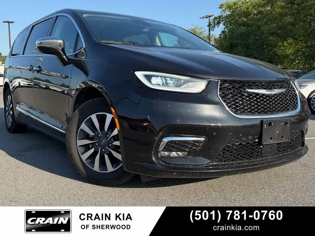 2023 Chrysler Pacifica Hybrid Limited Hybrid's photo