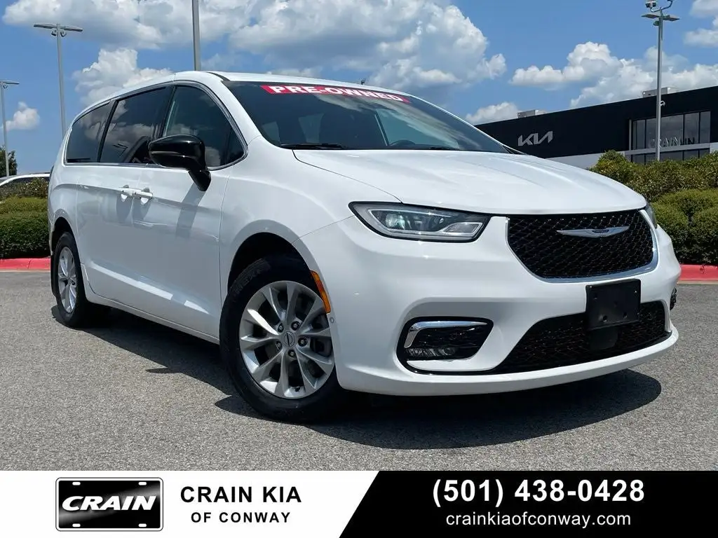 2025 Chrysler Pacifica Select AWD's photo