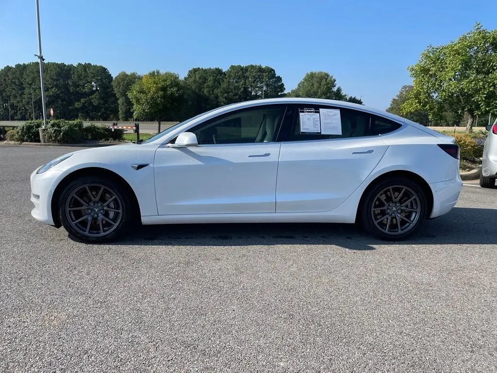 2020 Tesla Model 3 Standard Range Plus photo 4