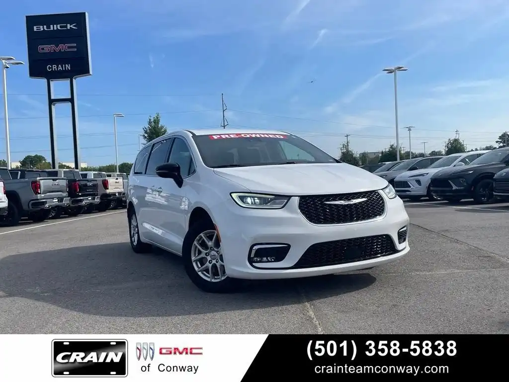 2025 Chrysler Pacifica Select's photo
